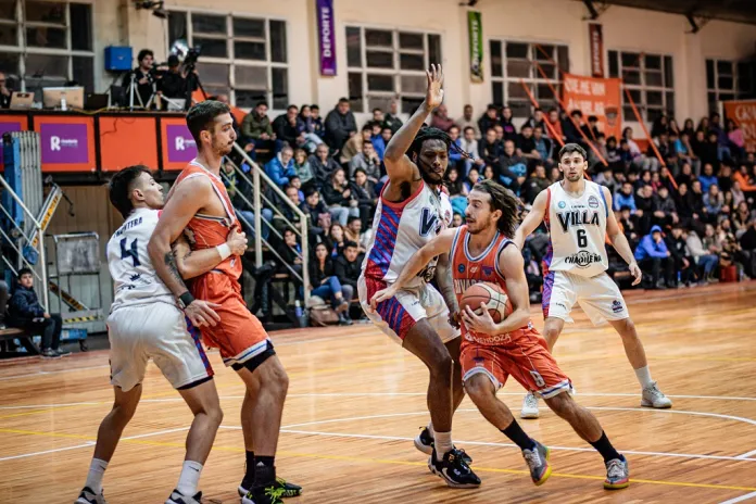 Ludueña la figura del Naranja. Se define el martes en Chaco (PH: GENTILEZA PRENSA RIVADAVIA BASQUET)